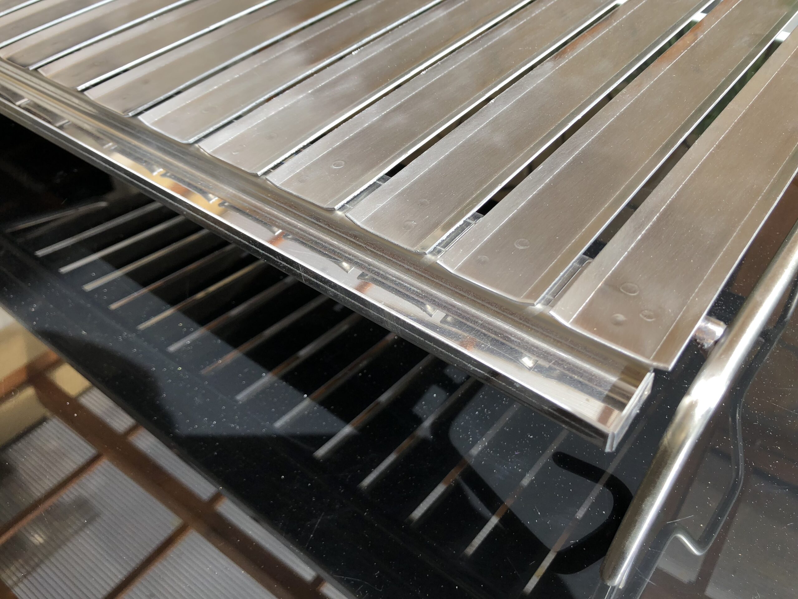 Gesundheitsgrillrost Edelstahl mit Füßen – Bild 3